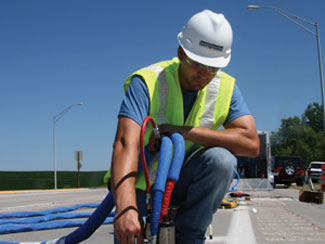 Injecting the PolyLevel® polyurethane foam